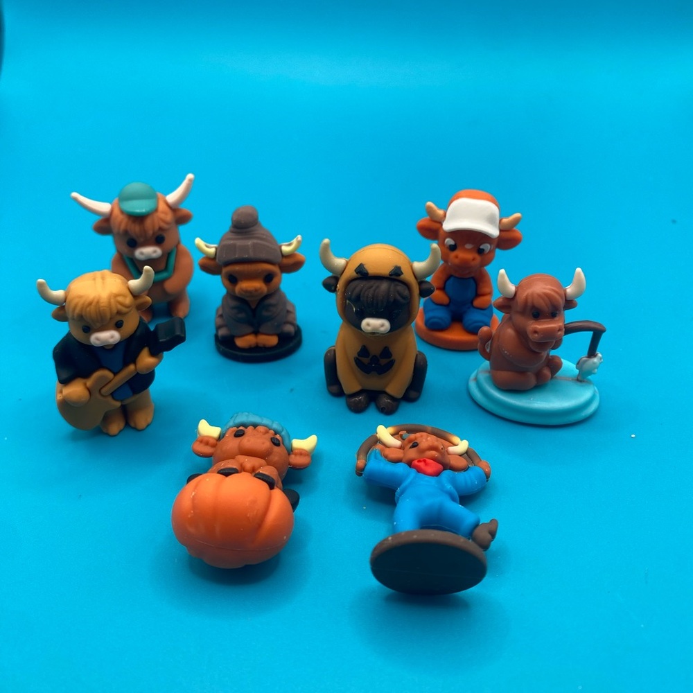 Lot of 8 Highland Cow Silicone Mini Figures